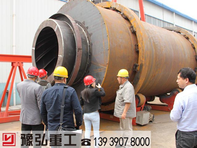 外国客户来我厂考察三回程烘干机生产车间